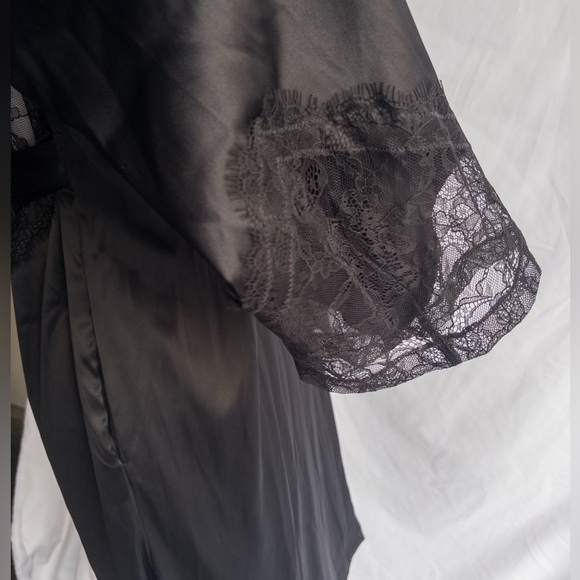 Victoria’s Secret Black Satin Wrap Robe Lace Back M/L Boudoir - Picture 6 of 10